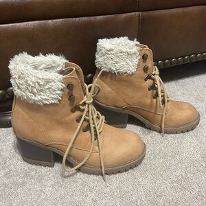 CLIFFS by WHITE MOUNTAIN booties Size 7